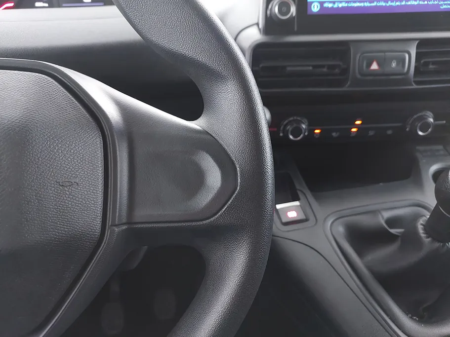 2023 Peugeot Partner Short van 