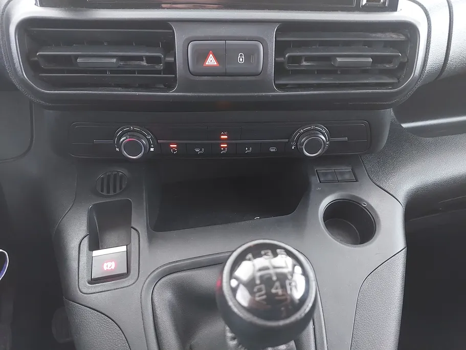 2023 Peugeot Partner Short van 