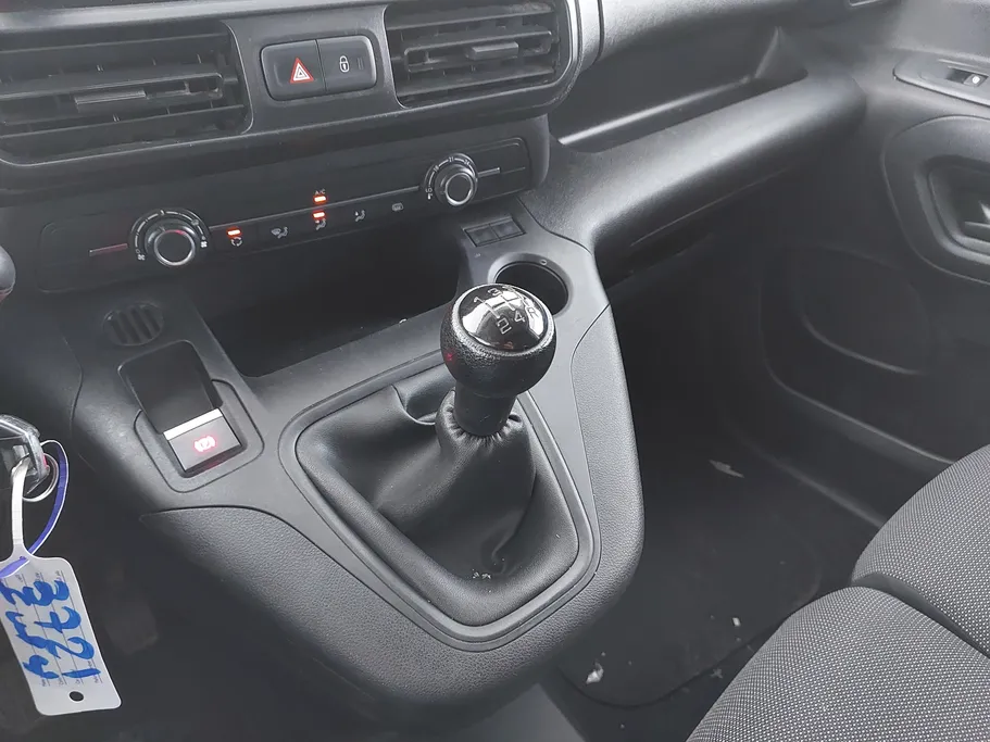 2023 Peugeot Partner Short van 