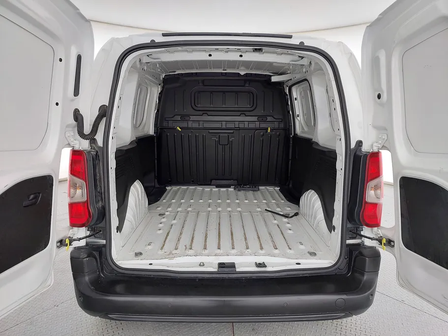 2023 Peugeot Partner Short van 