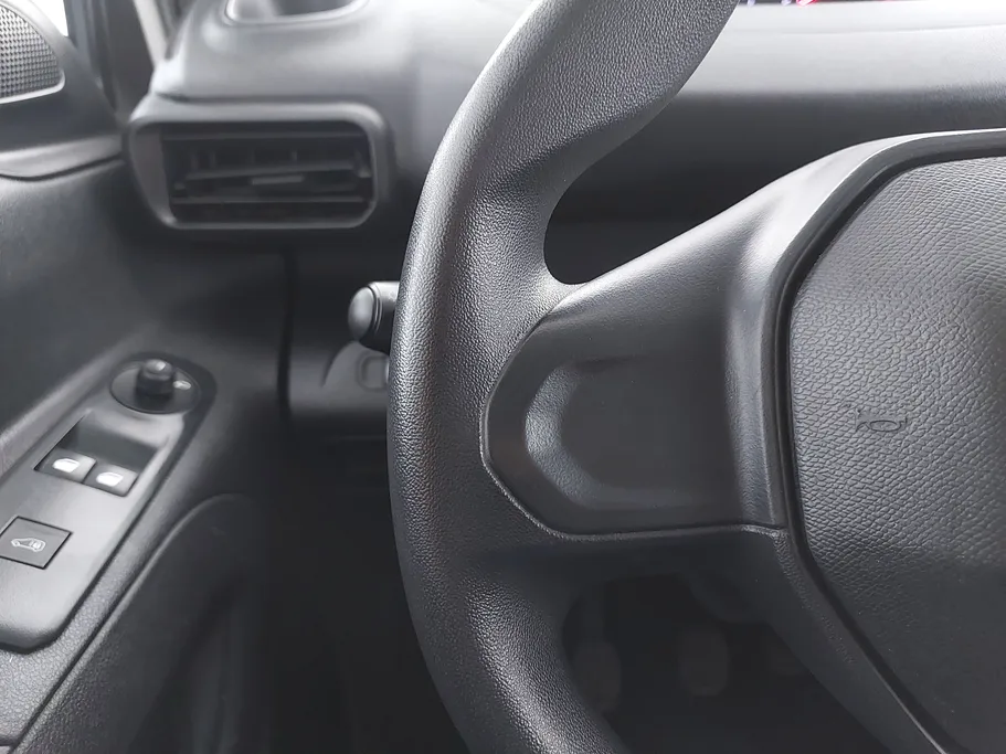 2023 Peugeot Partner Short van 