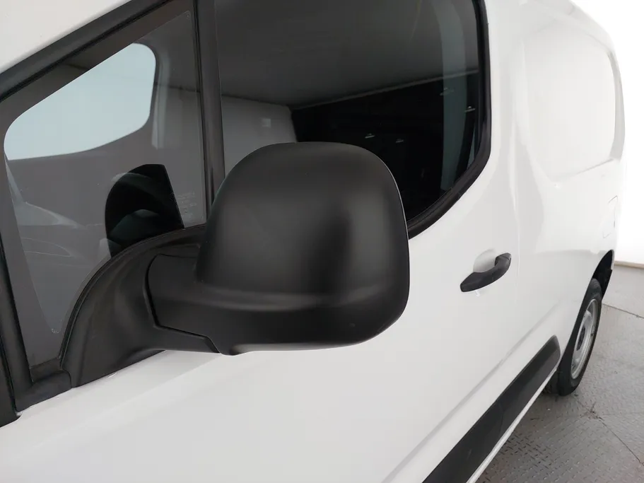 2023 Peugeot Partner Short van 