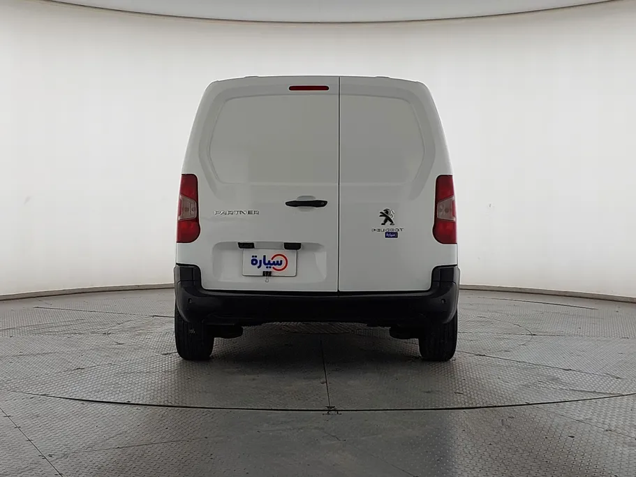 2023 Peugeot Partner Short van 