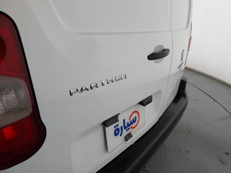2023 Peugeot Partner Short van 