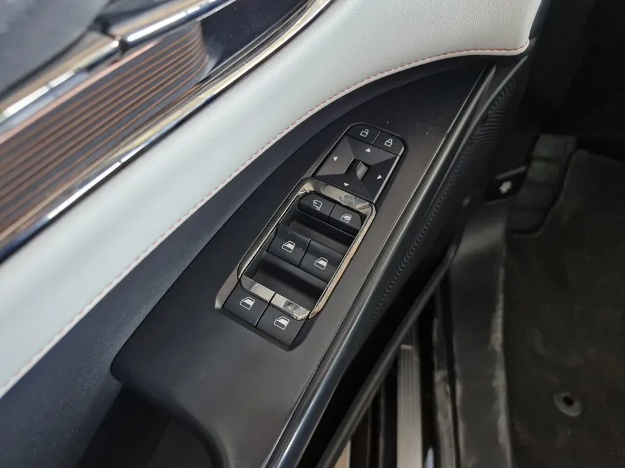 2023 Ford Taurus Titanium 