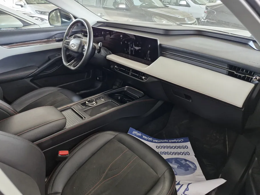 2023 Ford Taurus Titanium 