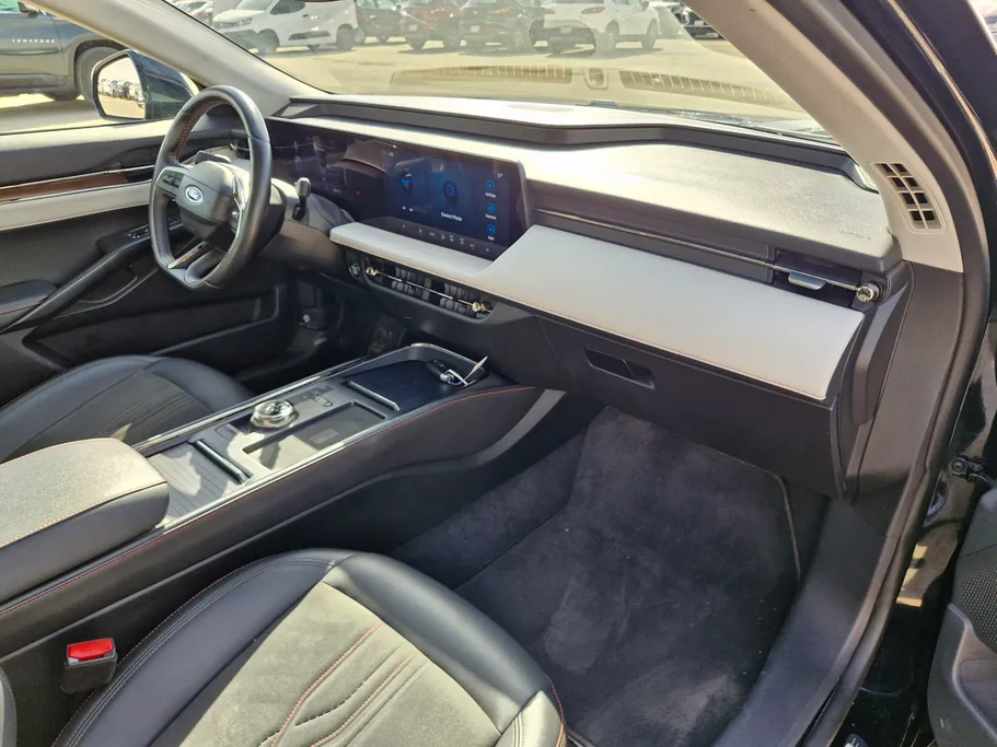 2023 Ford Taurus Titanium 