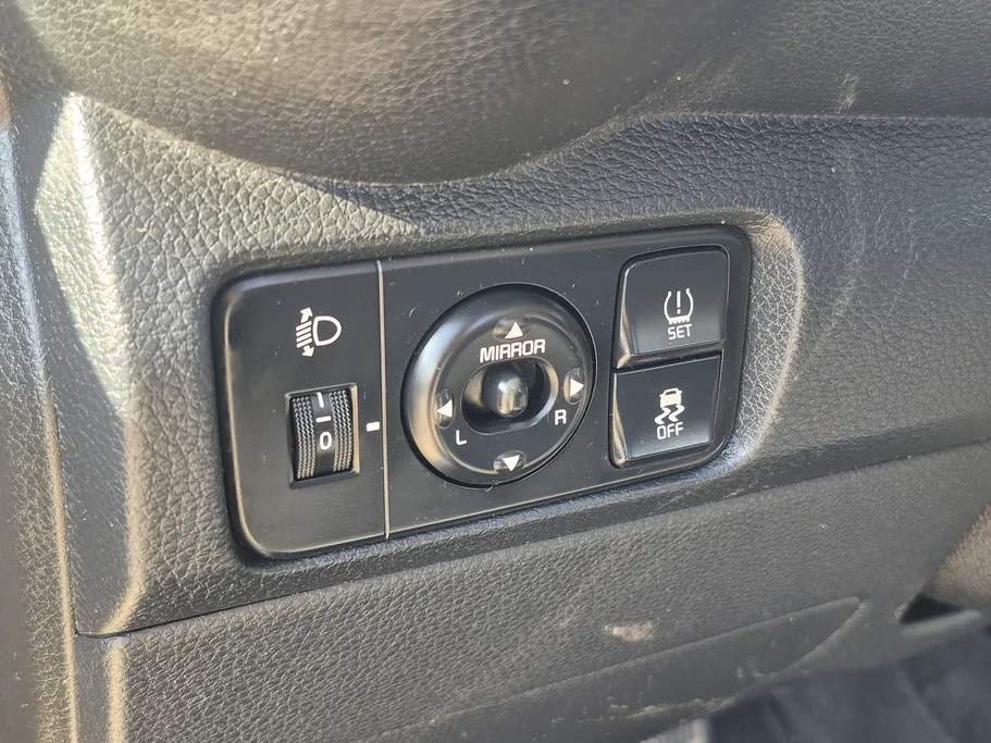 2023 Kia Pegas LX 