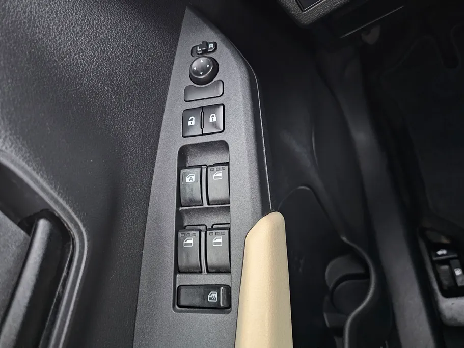2023 Toyota Yaris  Y 