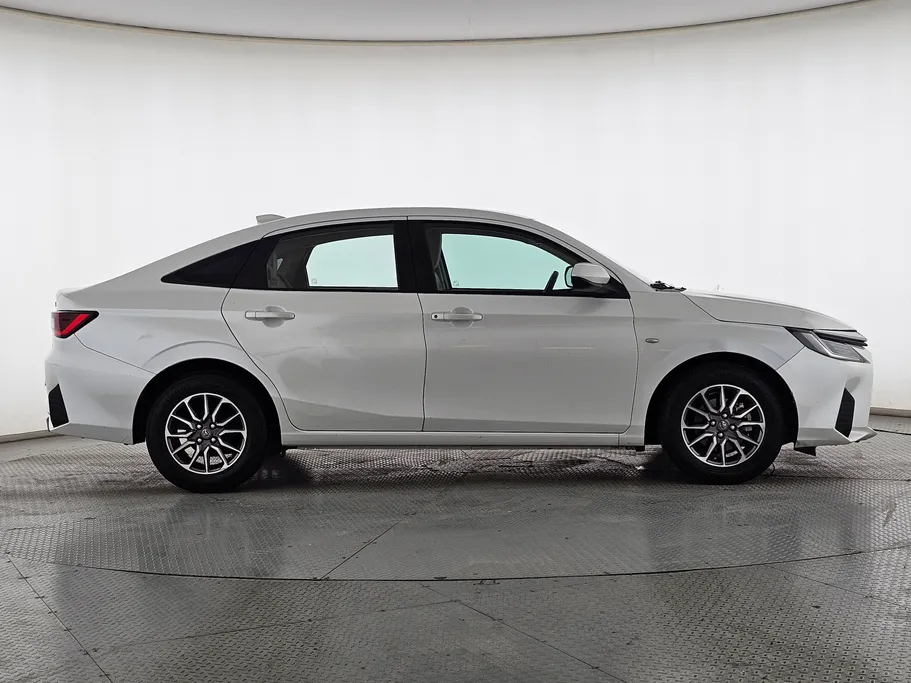2023 Toyota Yaris  Y 