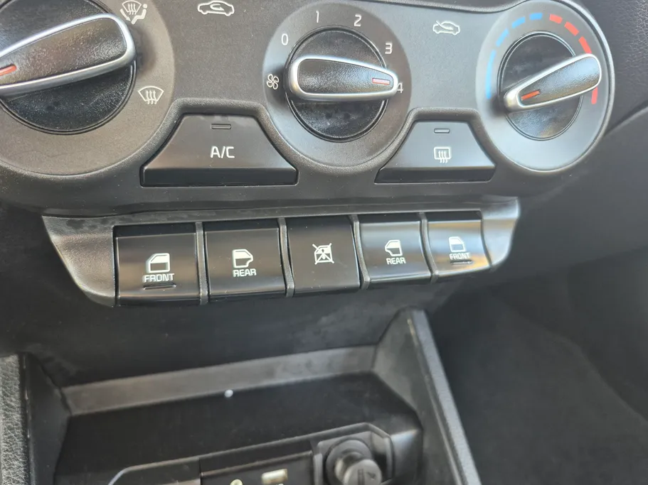 2023 Kia Pegas LX 