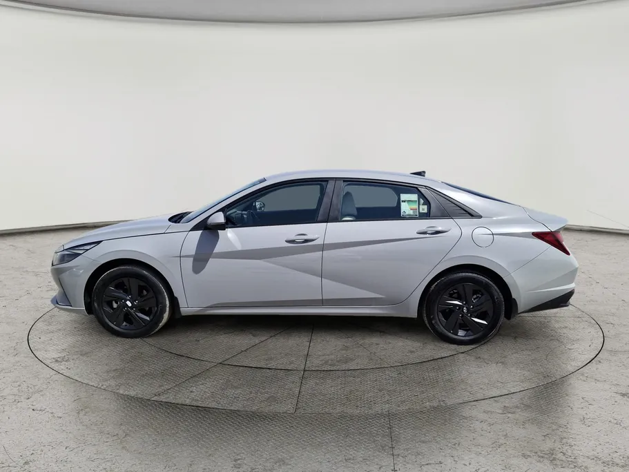 2023 Hyundai Elantra Smart 