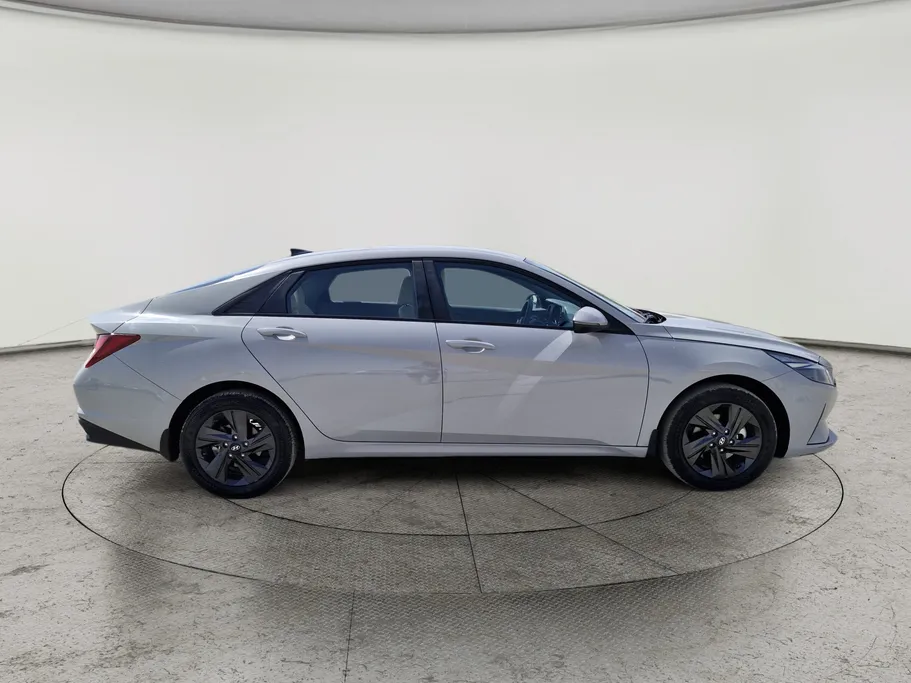 2023 Hyundai Elantra Smart 