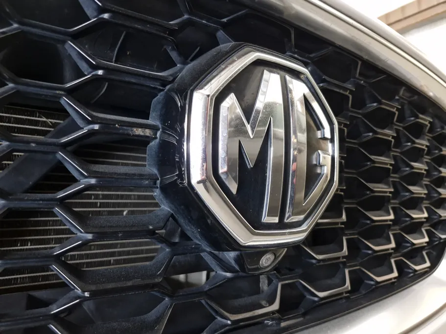 2023 MG ZS LUX 
