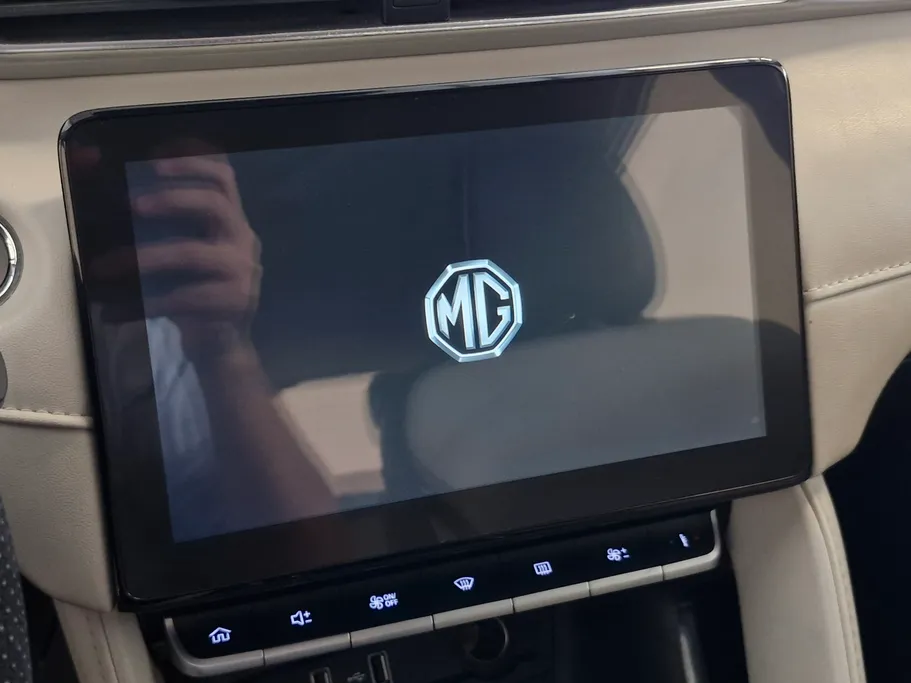 2023 MG ZS LUX 