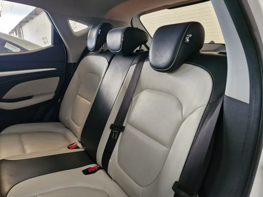 2023 MG ZS LUX 