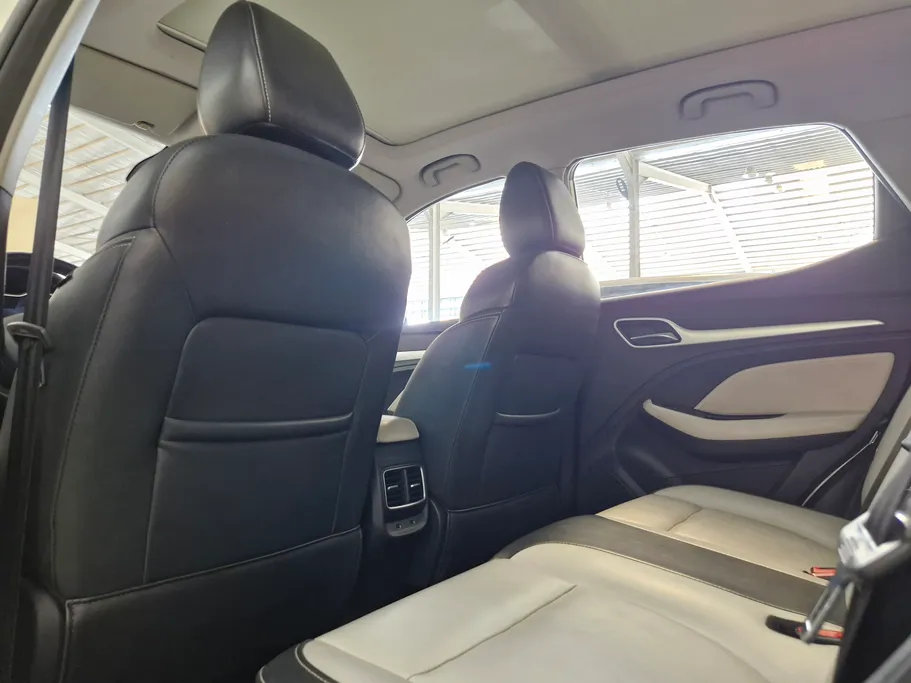2023 MG ZS LUX 