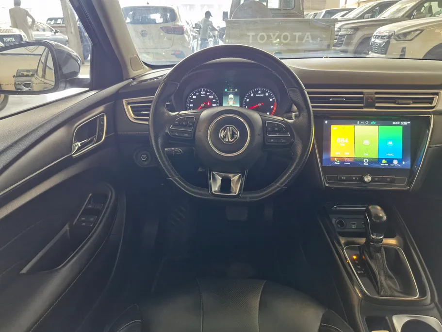 ام جي 5 LUX 2023 