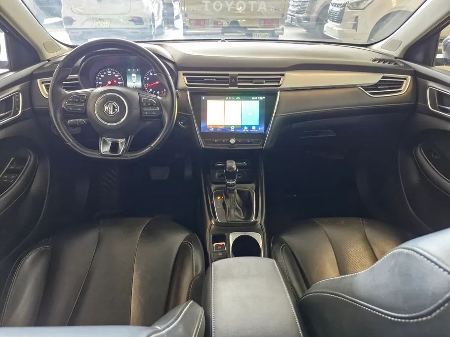 ام جي 5 LUX 2023 