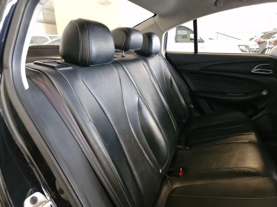 ام جي 5 LUX 2023 