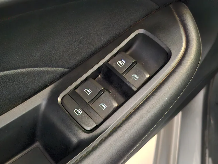 ام جي 5 LUX 2023 