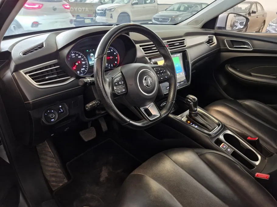 ام جي 5 LUX 2023 