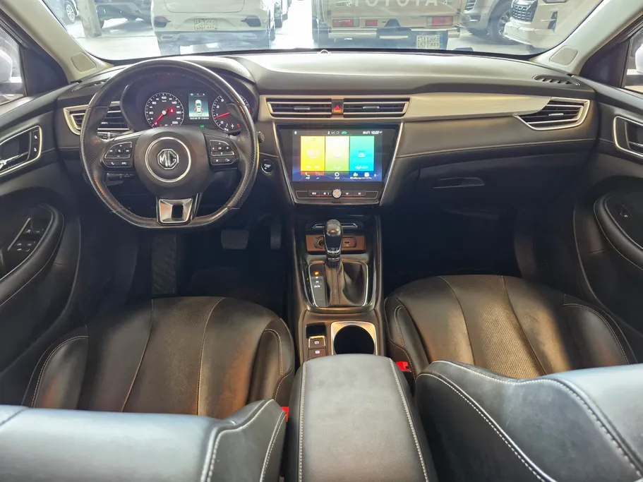 ام جي 5 LUX 2023 