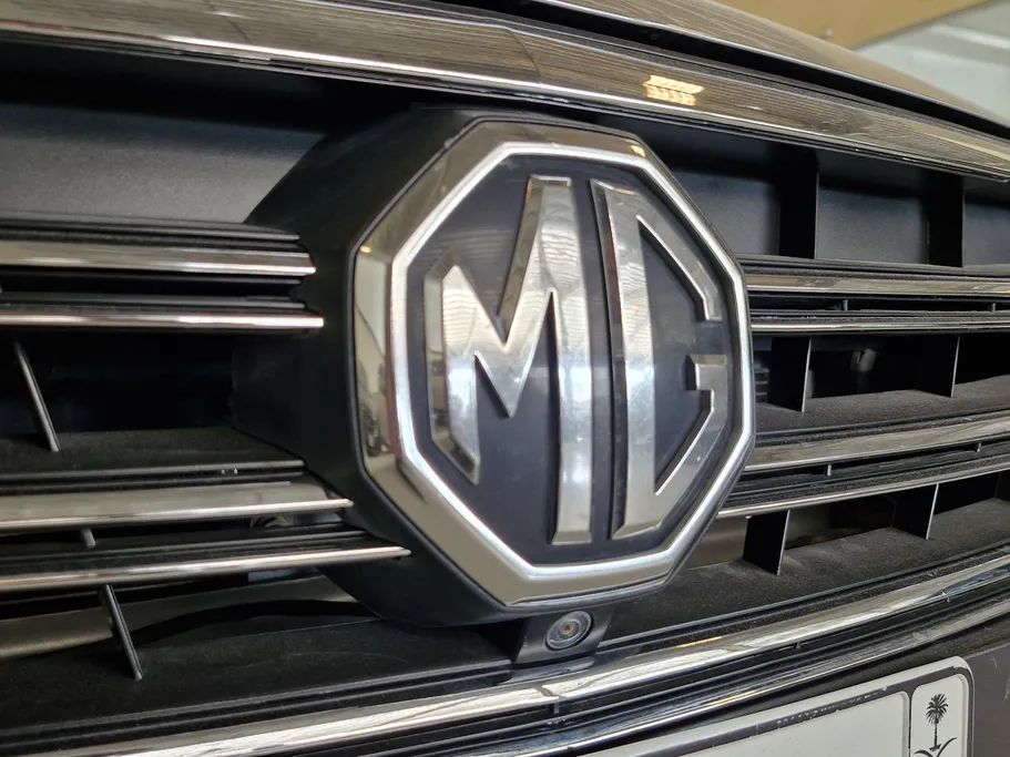 ام جي 5 LUX 2023 