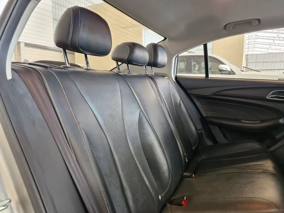 ام جي 5 LUX 2023 