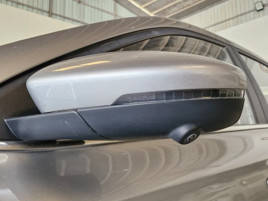 ام جي 5 LUX 2023 