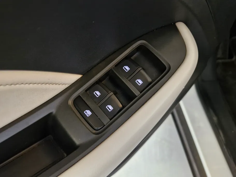 2023 MG ZS LUX 