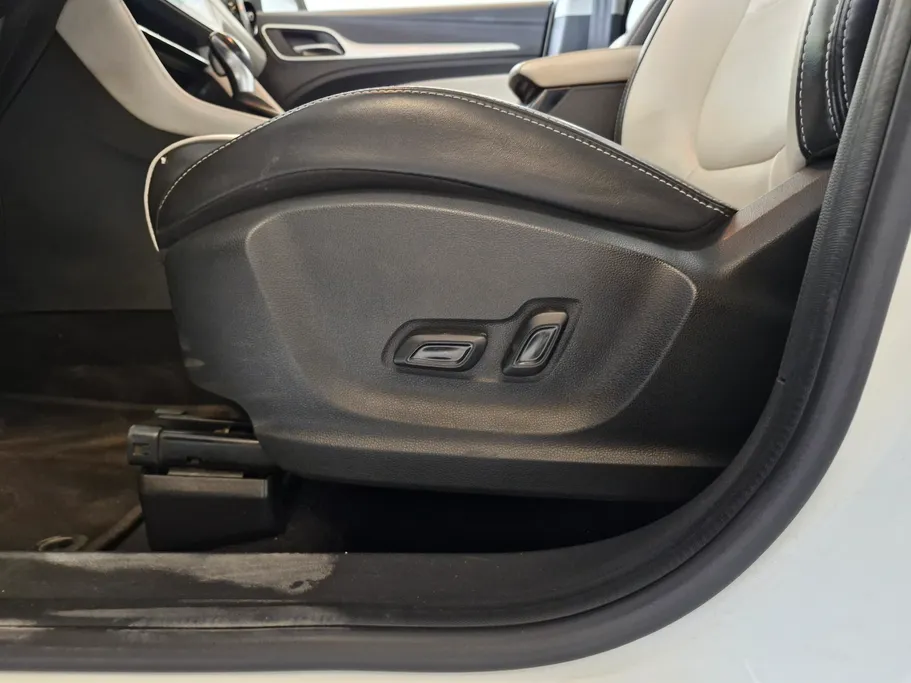 2023 MG ZS LUX 