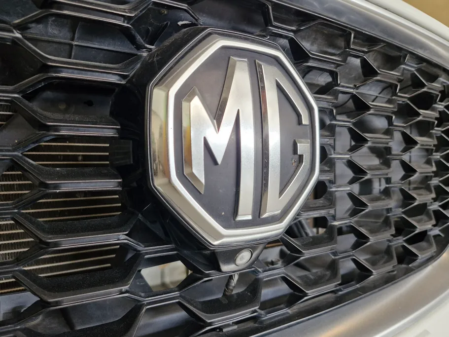 2023 MG ZS LUX 