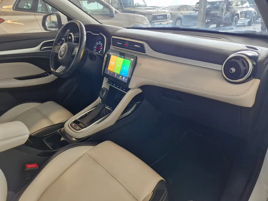 2023 MG ZS LUX 