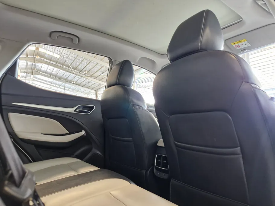 2023 MG ZS LUX 