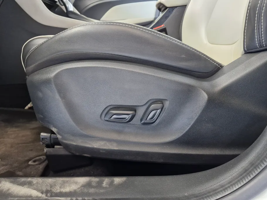 2023 MG ZS LUX 