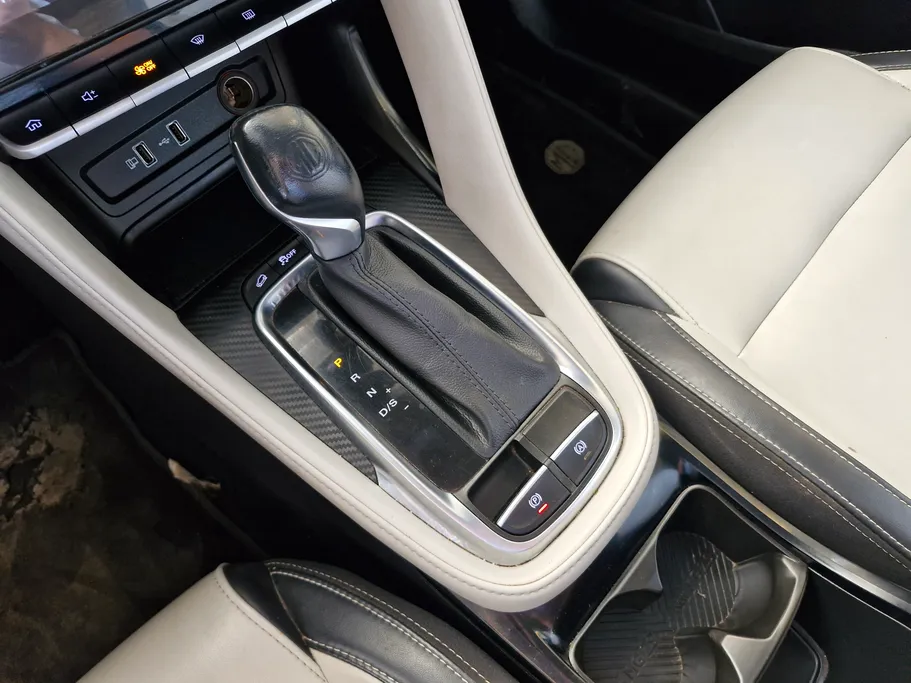 2023 MG ZS LUX 