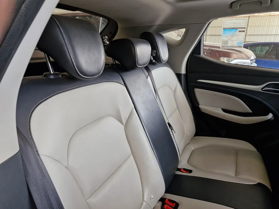 2023 MG ZS LUX 
