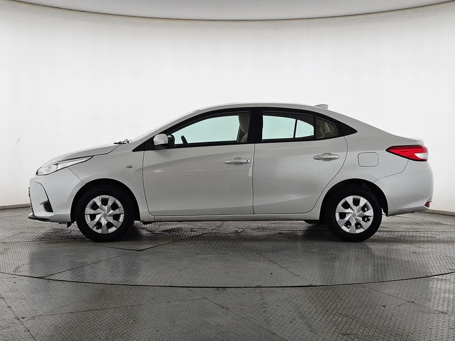 2022 Toyota Yaris  Y 