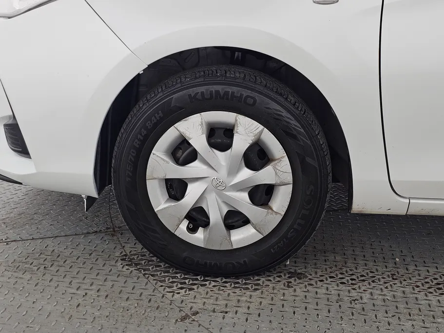 2022 Toyota Yaris  Y 