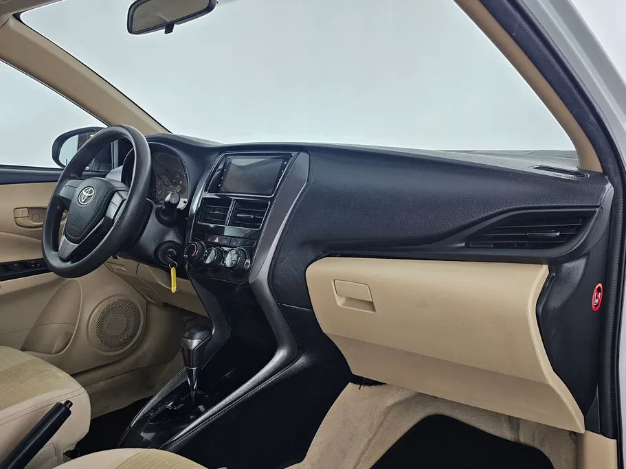 2022 Toyota Yaris  Y 