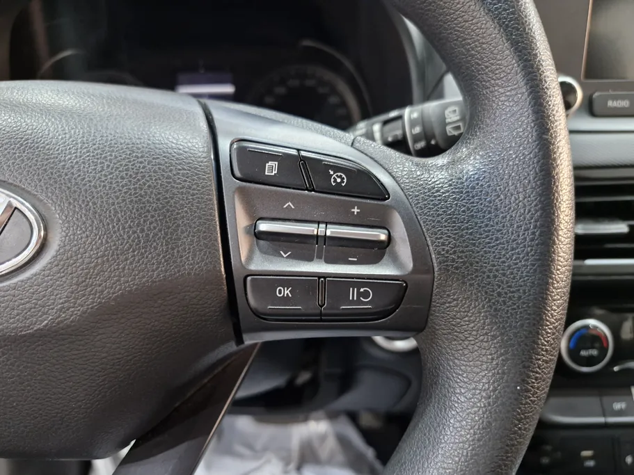 2023 Hyundai Kona SMART (Two Tone) 