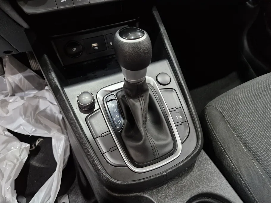 2023 Hyundai Kona SMART (Two Tone) 