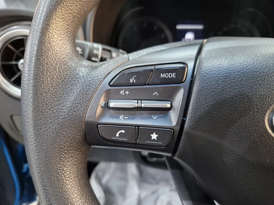 2023 Hyundai Kona SMART (Two Tone) 