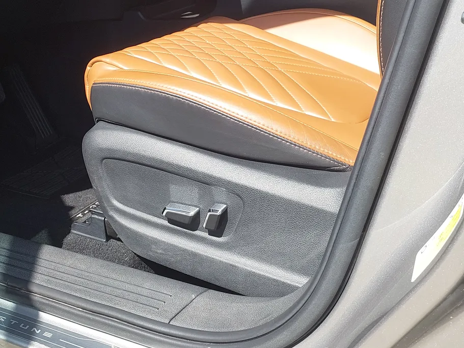 2023 FAW Bestune T99 Limo 