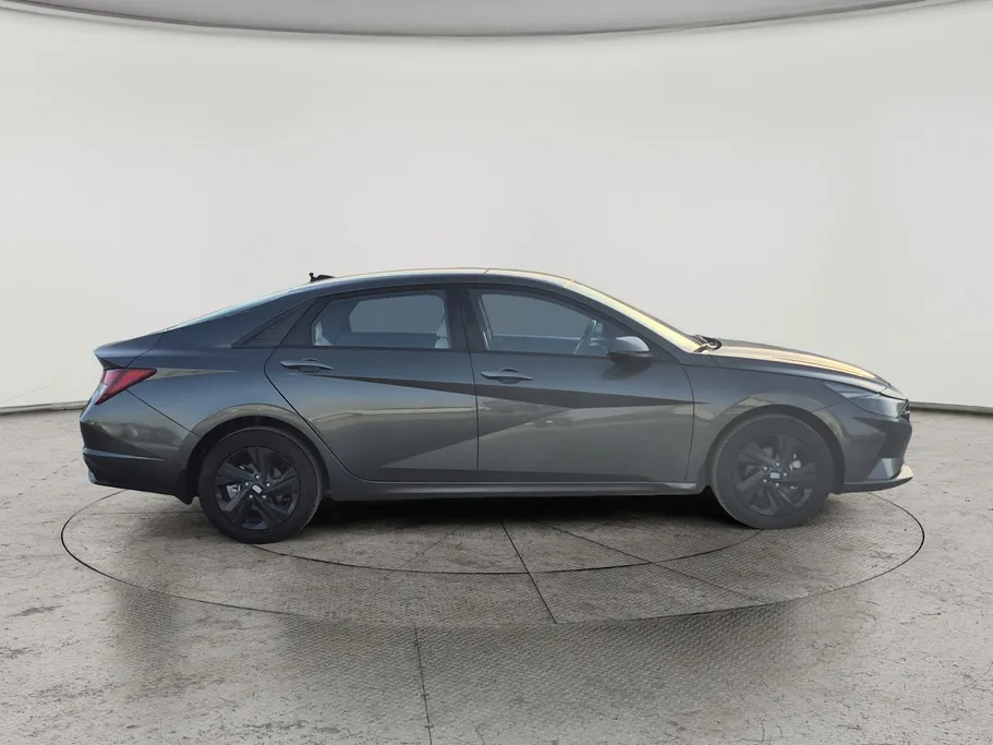 2023 Hyundai Elantra Smart 