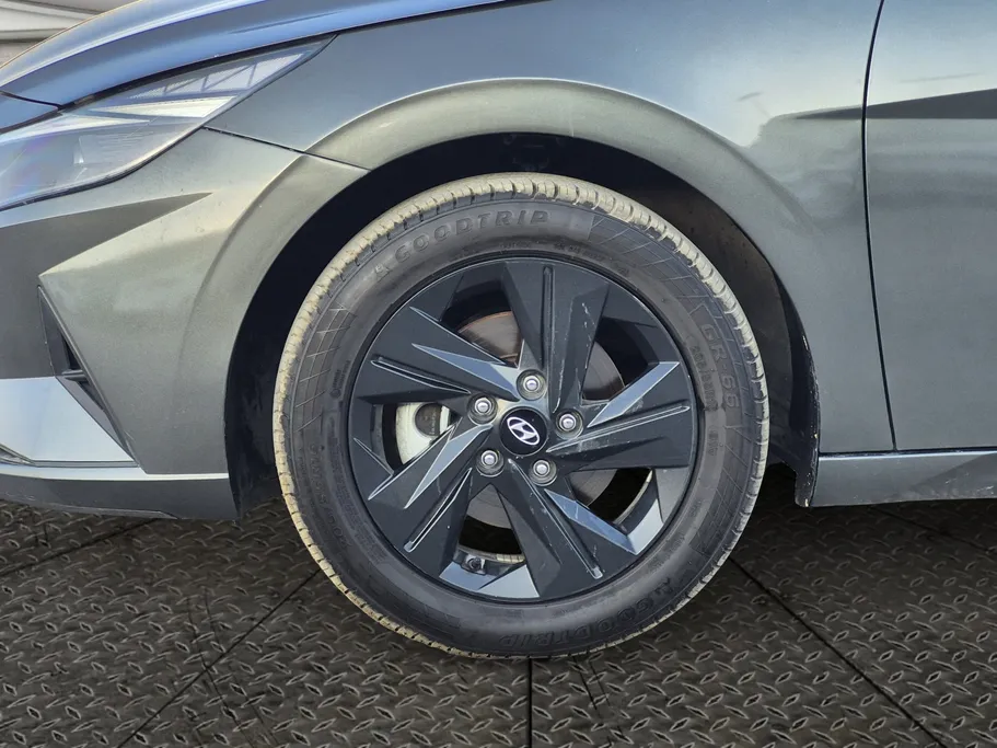 2023 Hyundai Elantra Smart 