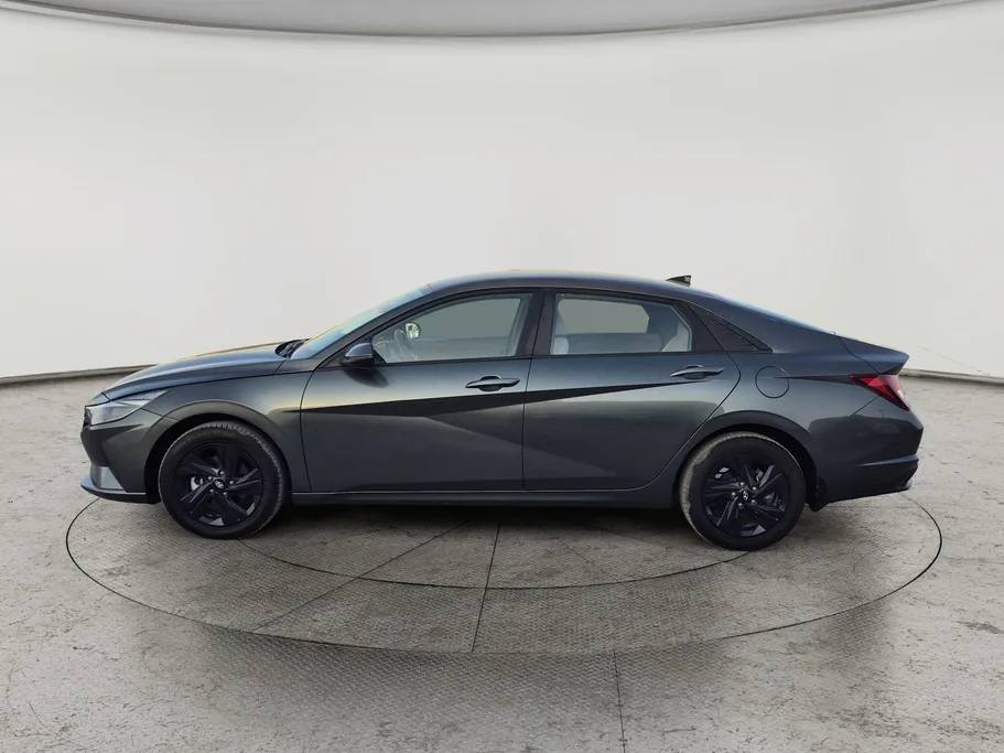 2023 Hyundai Elantra Smart 
