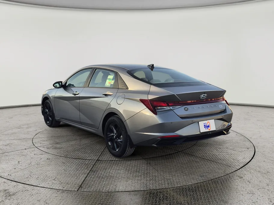 2023 Hyundai Elantra Smart 