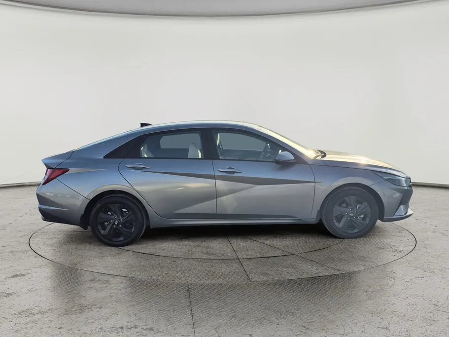 2023 Hyundai Elantra Smart 